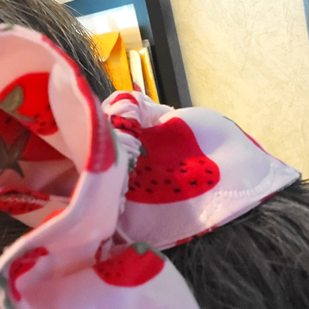 🍓 Strawberry 🍰 Scrunchie - Picture 5 of 5